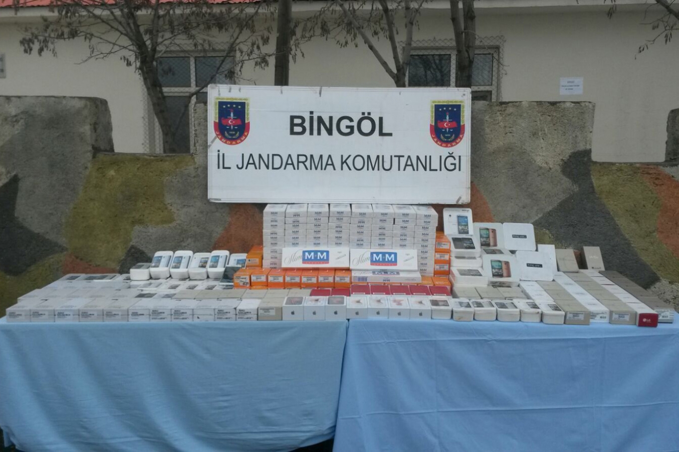 350 bin TL değerinde kaçak telefon ele geçirildi 350 bin TL değerinde kaçak telefon ele geçirildi
